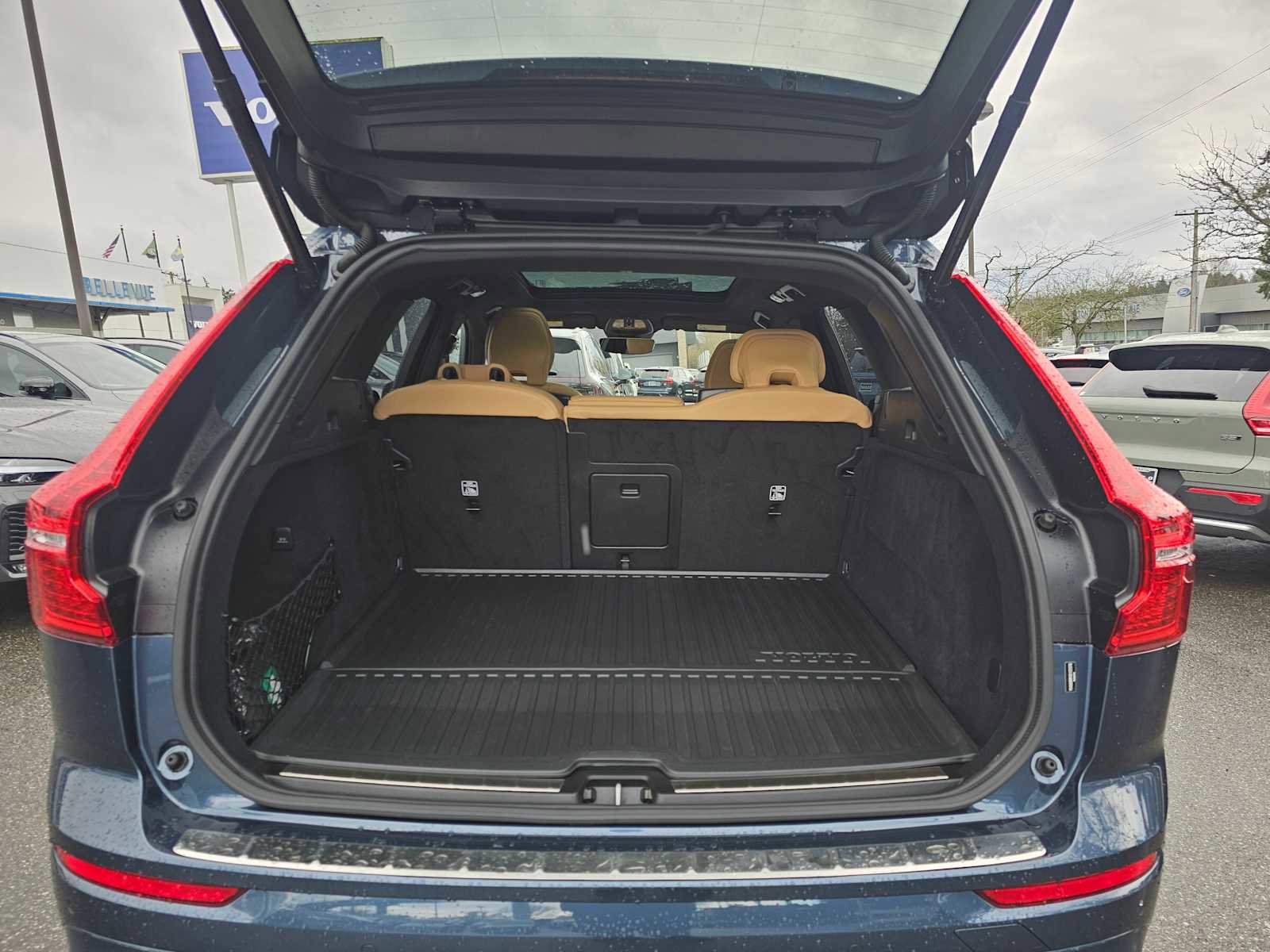 Certified 2025 Volvo XC60 T8 Ultra w/ Protection Package Premier image 15