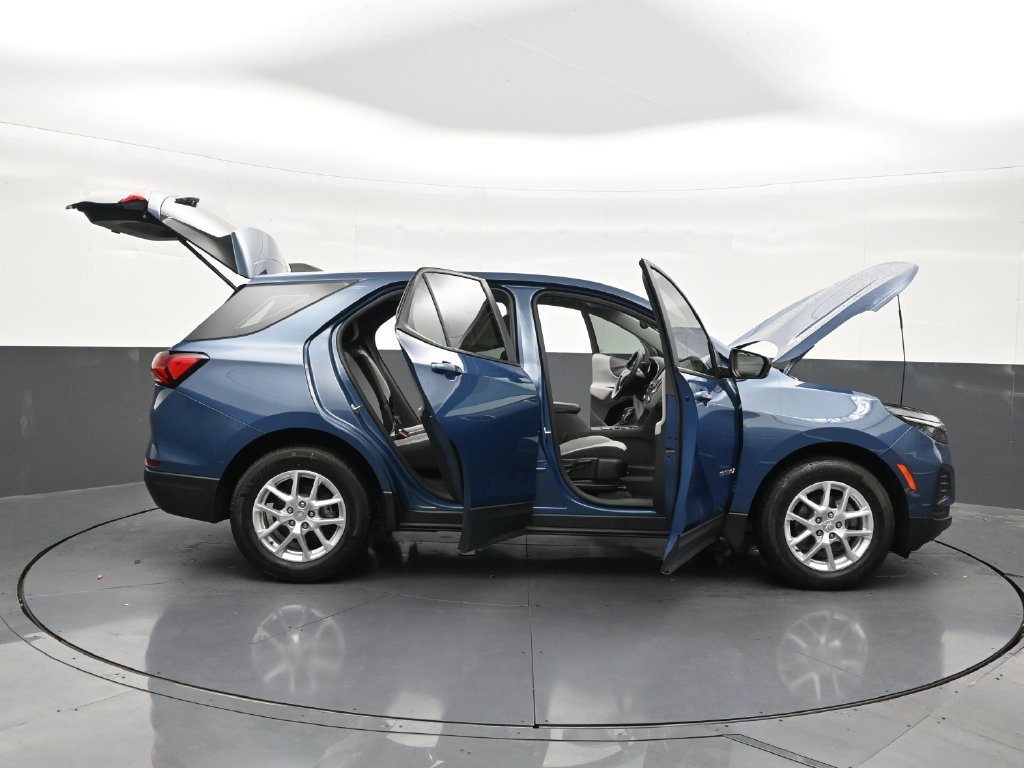 Used 2024 Chevrolet Equinox LS FWD image 35