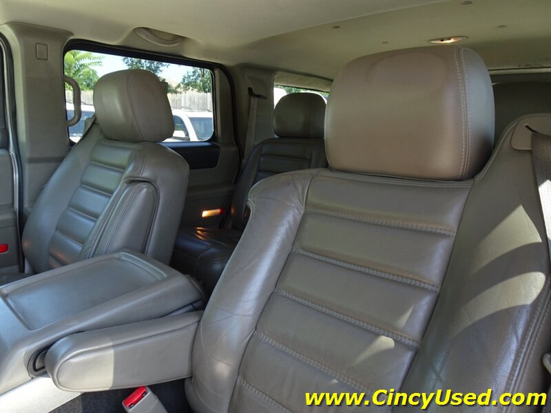 Used 2004 HUMMER H2 w/ Preferred Equipment Group AWD/4WD image 12