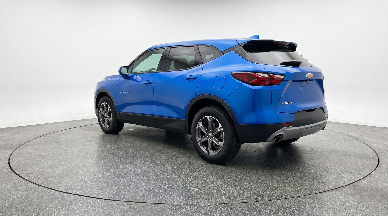 Used 2025 Chevrolet Blazer LT FWD image 6