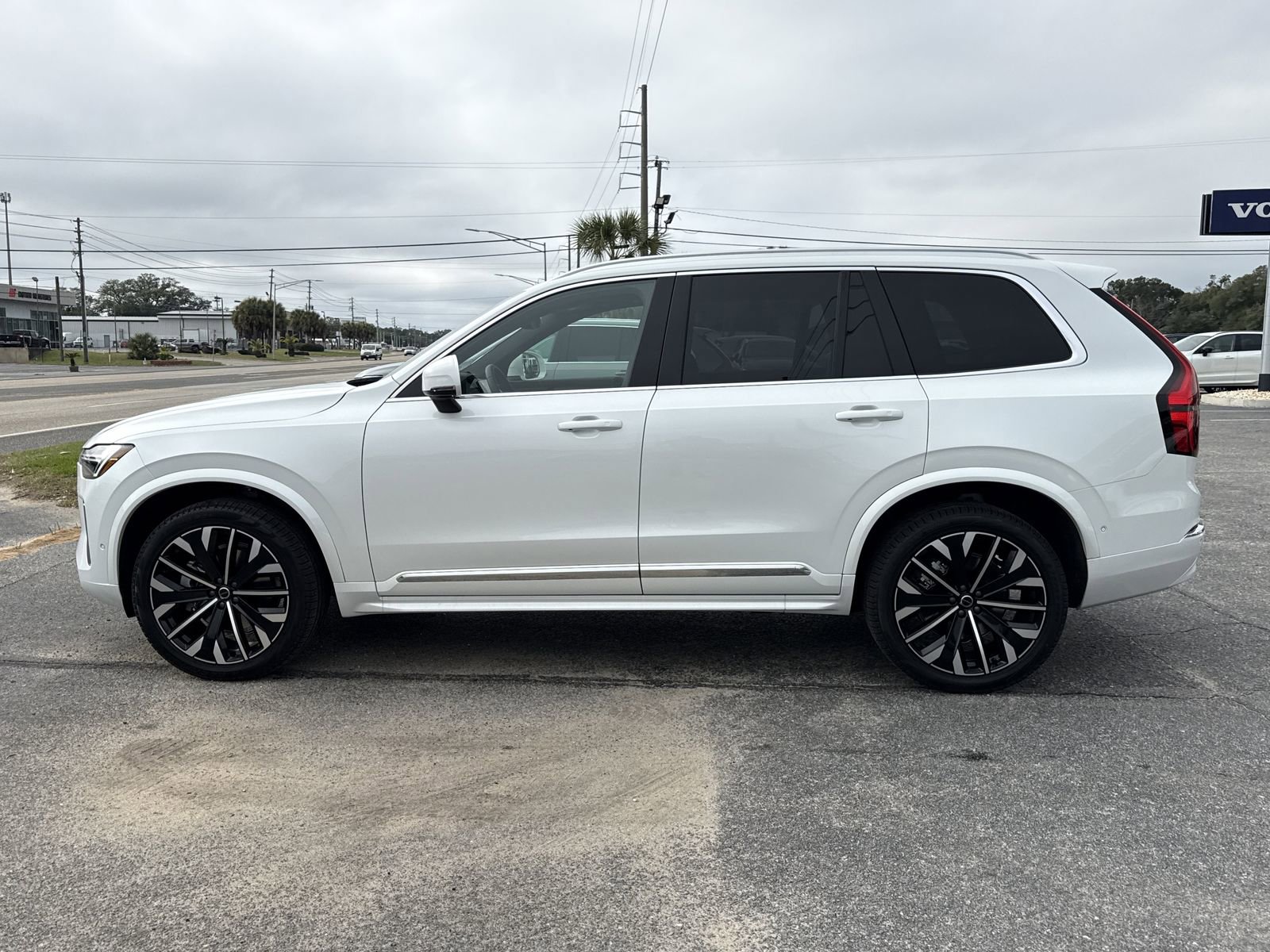 New 2026 Volvo XC90 B6 Plus w/ Protection Package Premier image 2