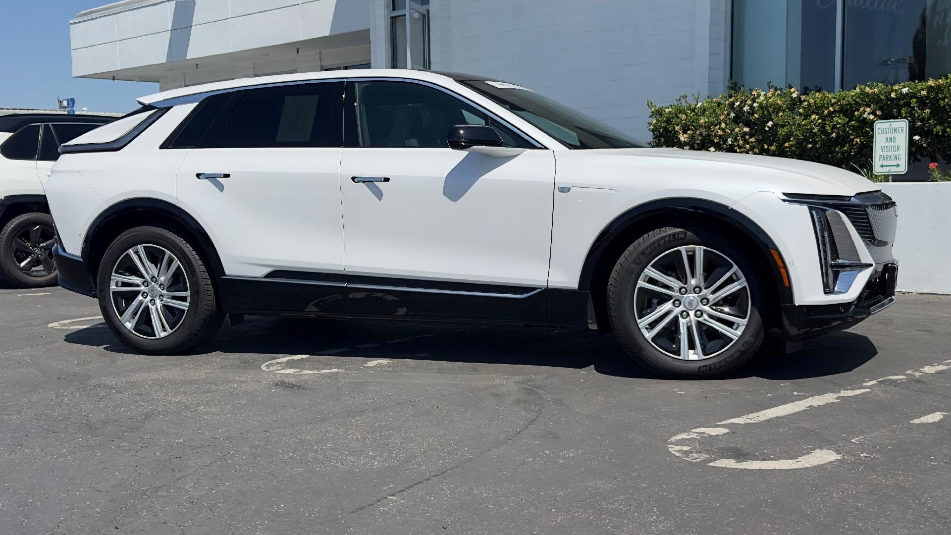 Certified 2024 Cadillac Lyriq Tech w/ Driver Assist Package AWD/4WD image 2