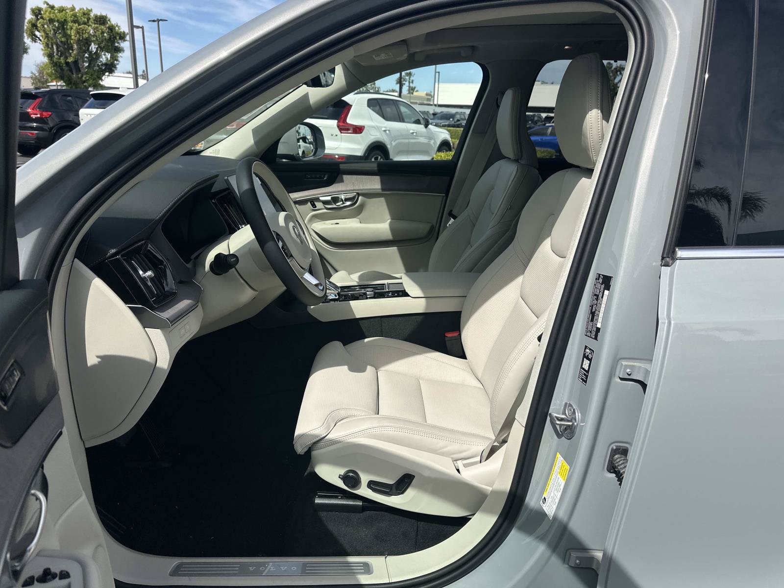 New 2026 Volvo XC90 T8 Ultra w/ Protection Package Premier AWD/4WD image 13