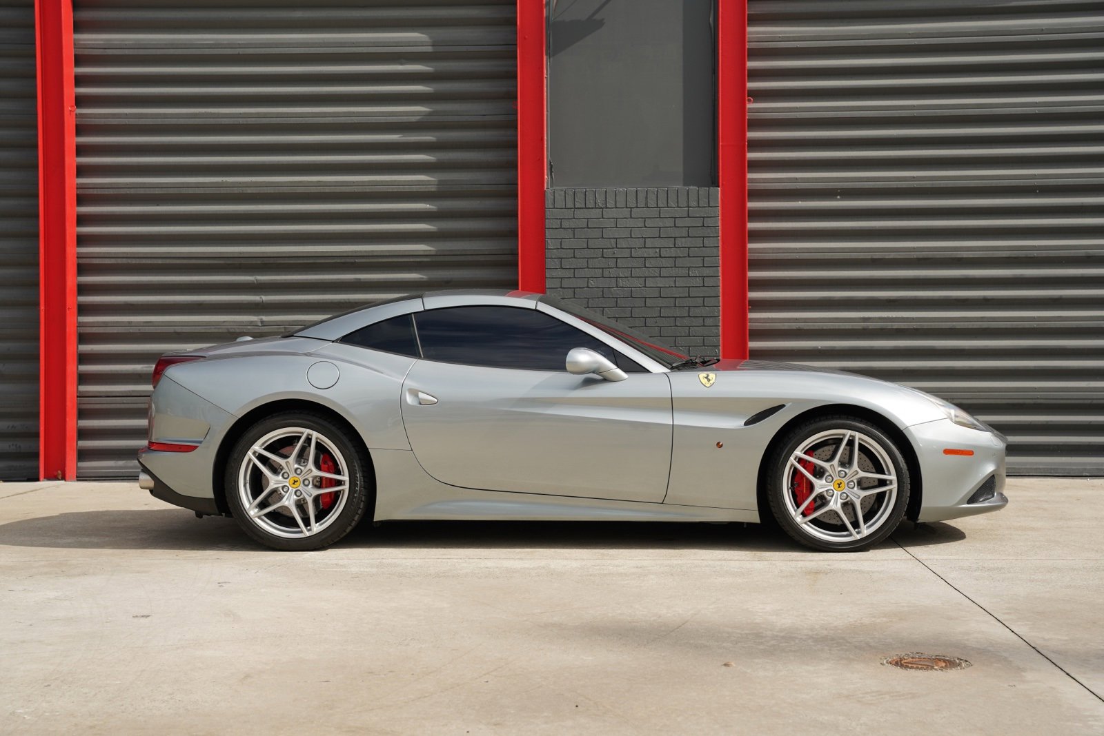 Used 2016 Ferrari California T image 28