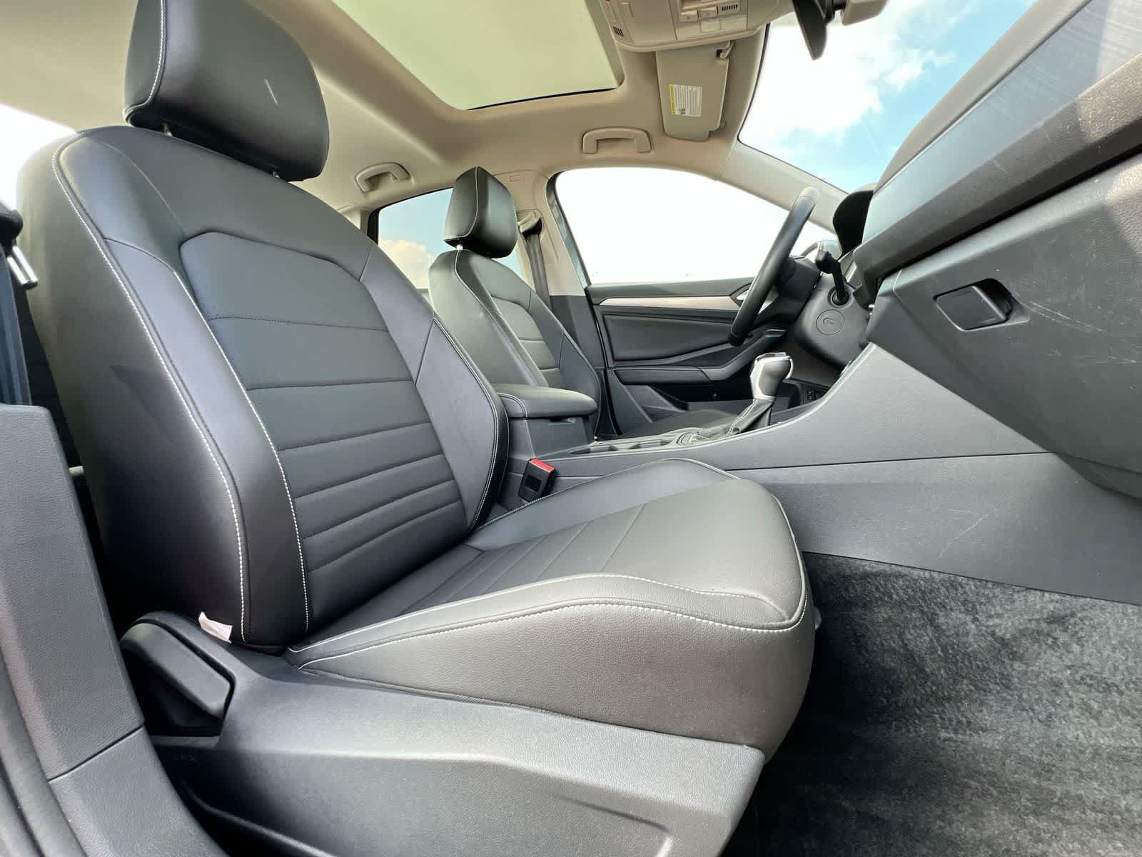 Used 2024 Volkswagen Jetta SE w/ Panoramic Sunroof Package FWD image 21