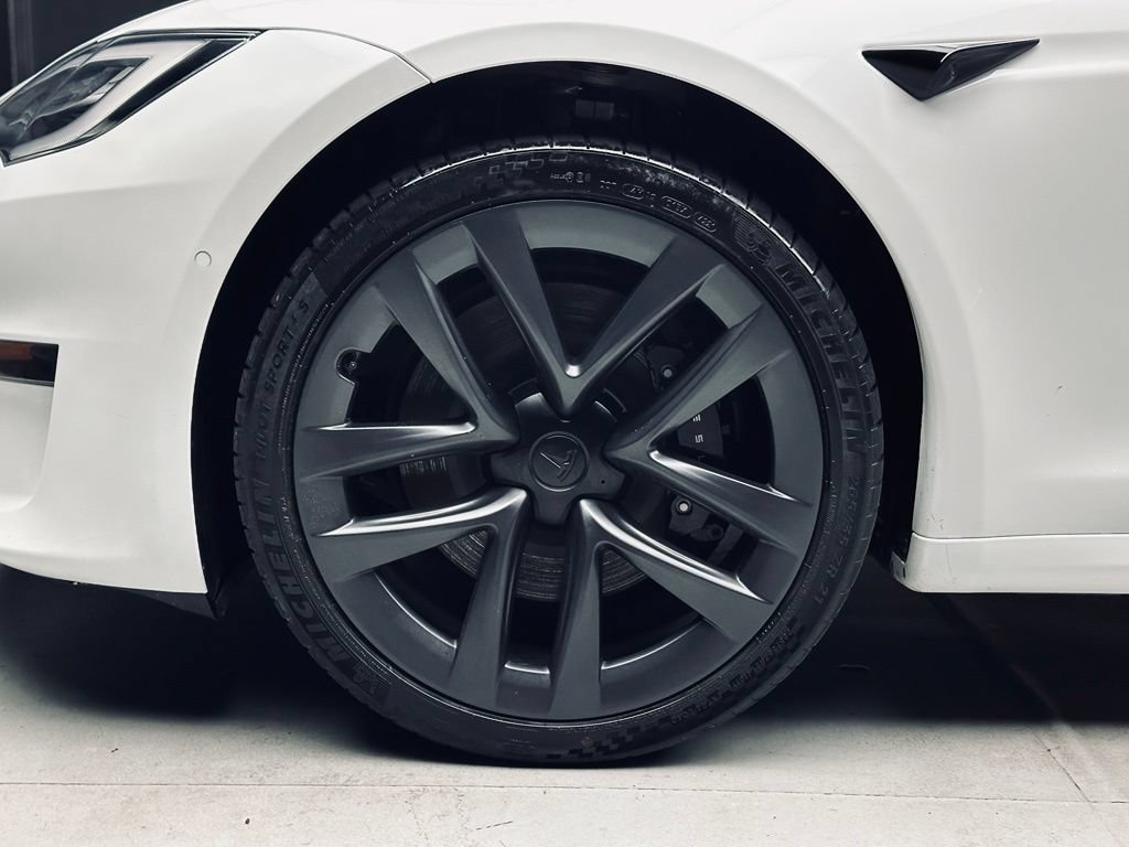 Used 2022 Tesla Model S AWD/4WD image 35