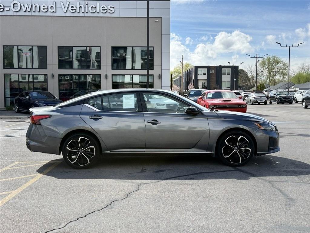 Used 2023 Nissan Altima 2.5 SR AWD/4WD image 8