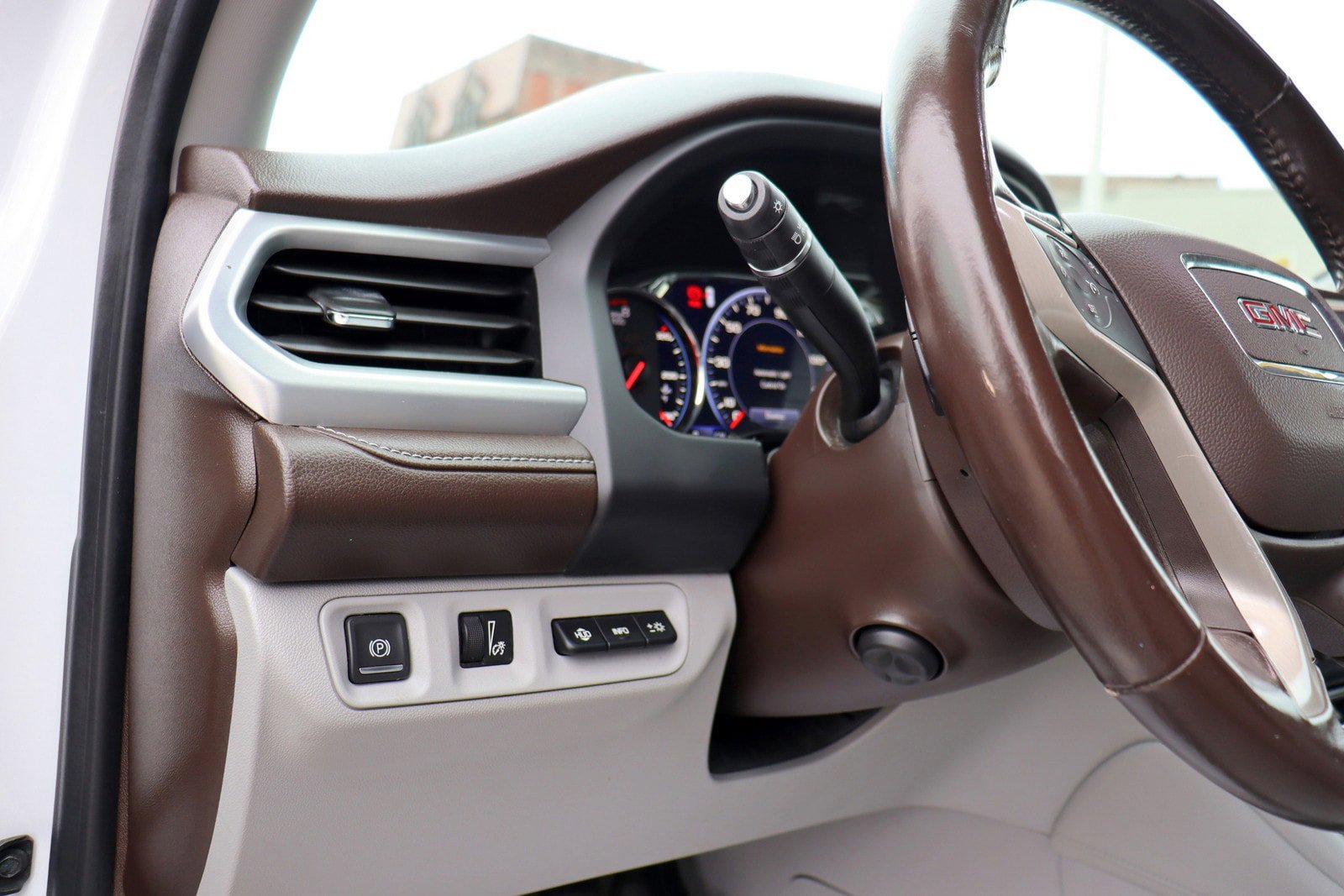 Used 2020 GMC Acadia SLT w/ Driver Alert Package II AWD/4WD image 30