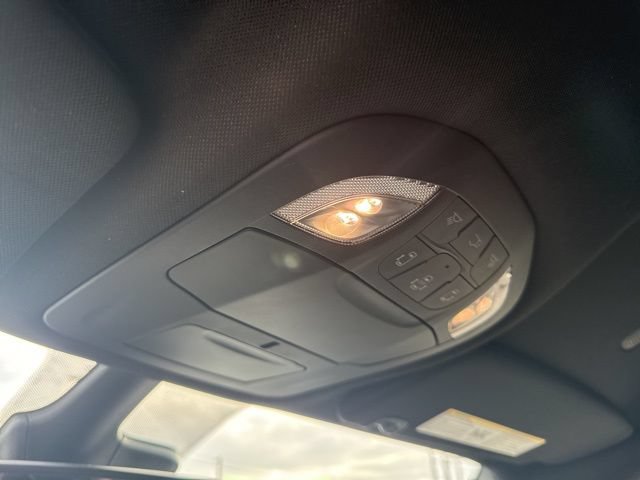 Used 2024 Chrysler Pacifica Touring FWD image 33