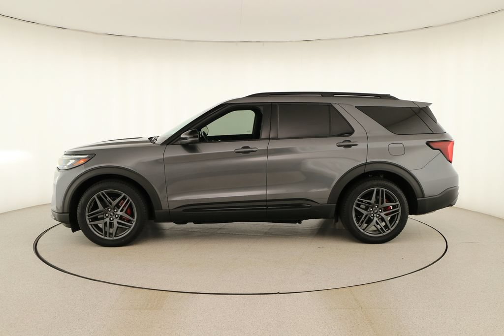 Used 2025 Ford Explorer ST AWD/4WD image 2