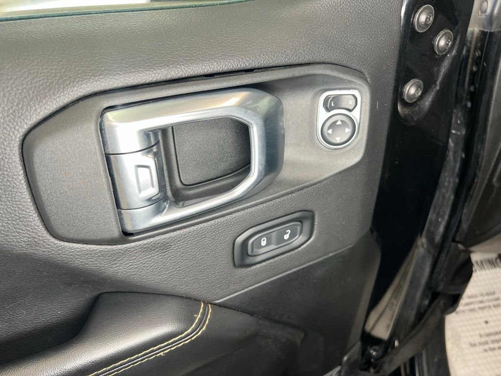 Used 2024 Jeep Wrangler Unlimited Sahara AWD/4WD image 15