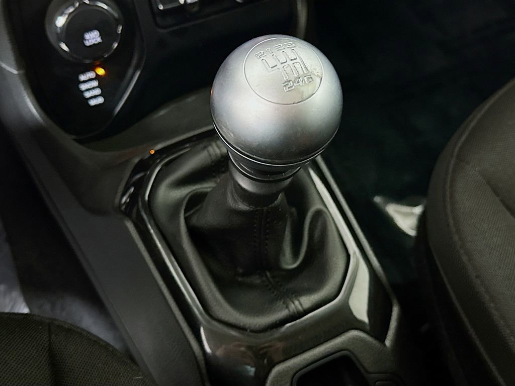 Used 2017 Jeep Renegade Altitude image 8