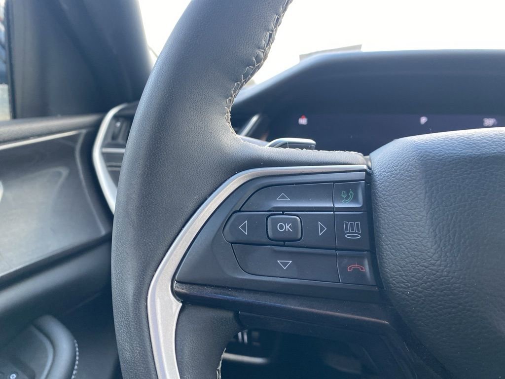 Used 2023 Jeep Grand Cherokee L Laredo image 8