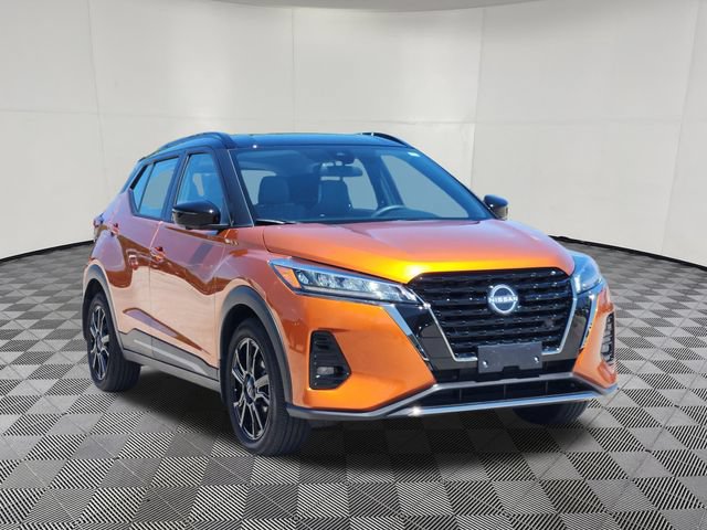 Used 2023 Nissan Kicks SR w/ SR Premium Package FWD image 2