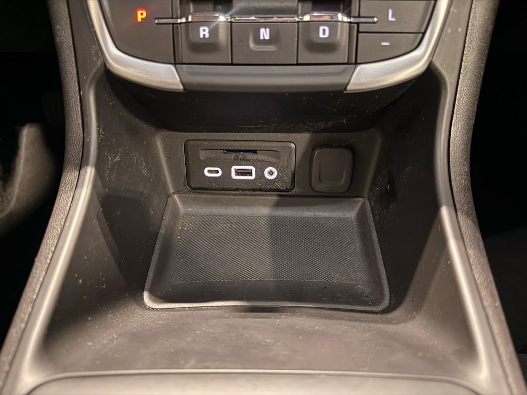 Used 2024 GMC Terrain SLT image 23