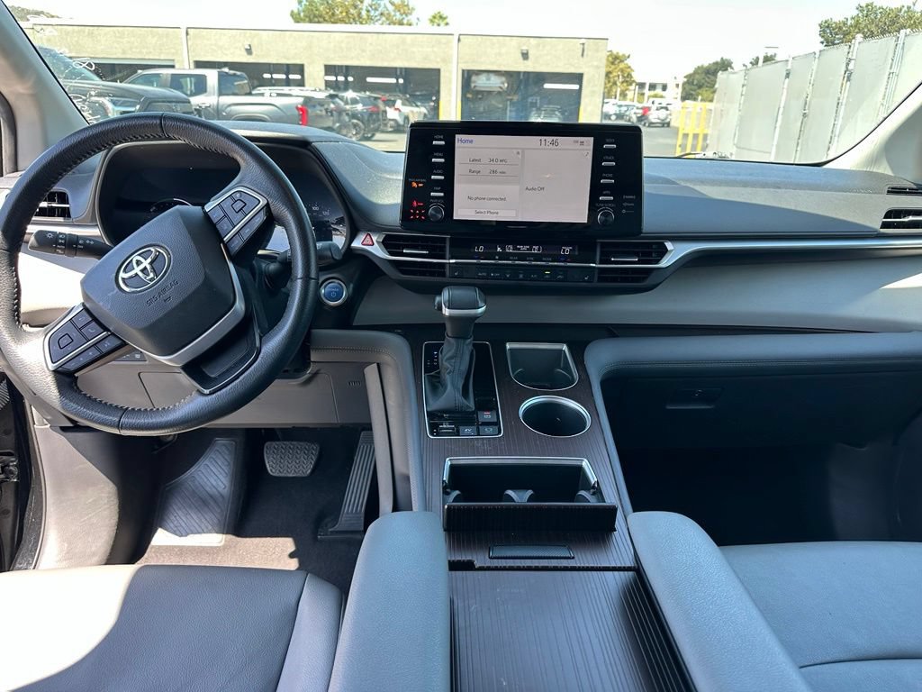 Used 2024 Toyota Sienna XLE FWD image 11