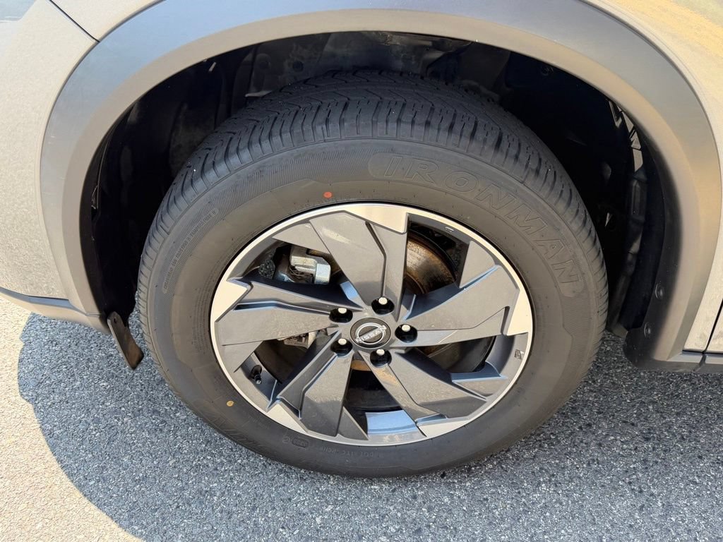 Used 2025 Nissan Rogue SV FWD image 13
