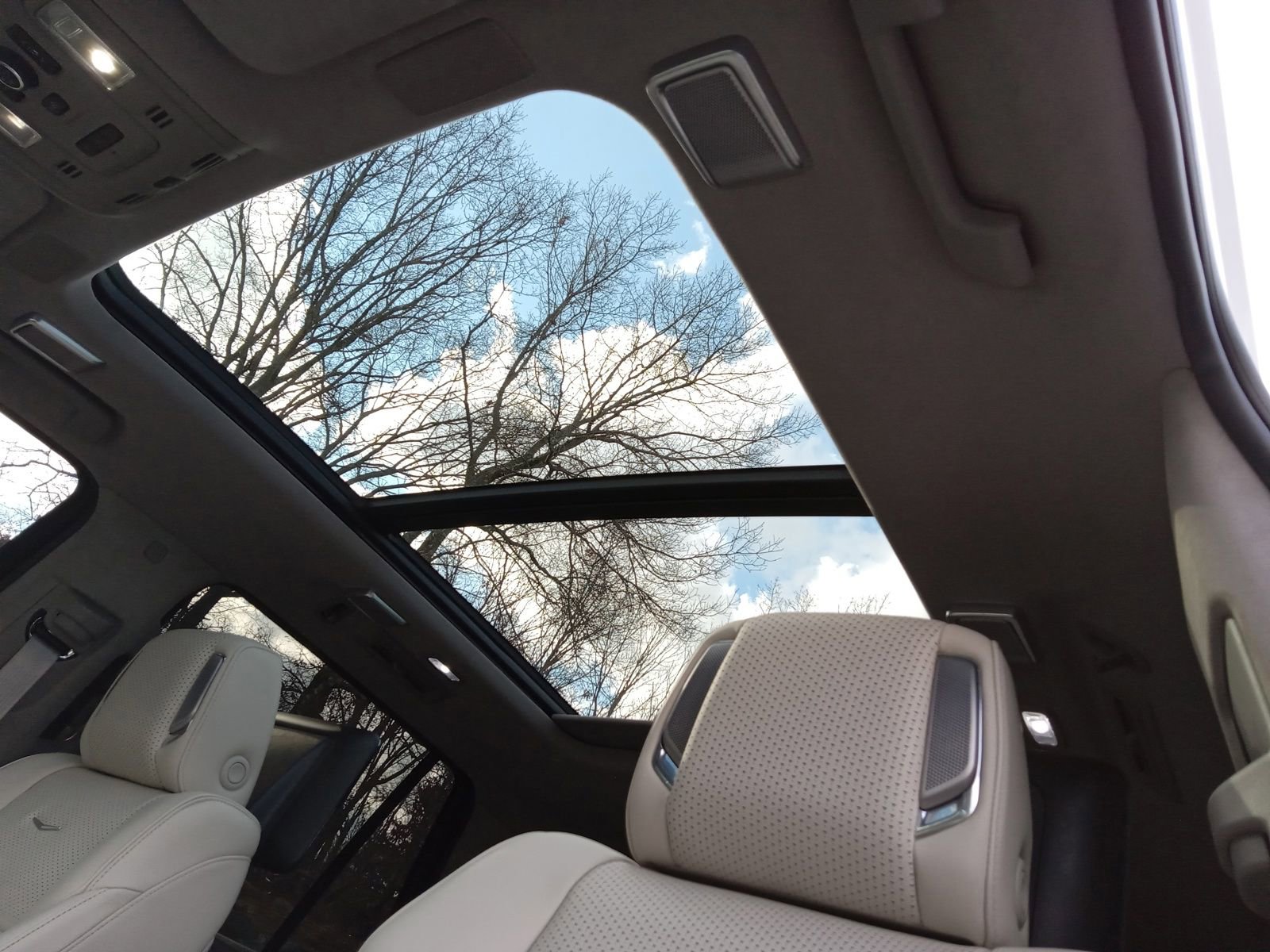 Used 2023 Cadillac Escalade Premium Luxury Platinum image 12