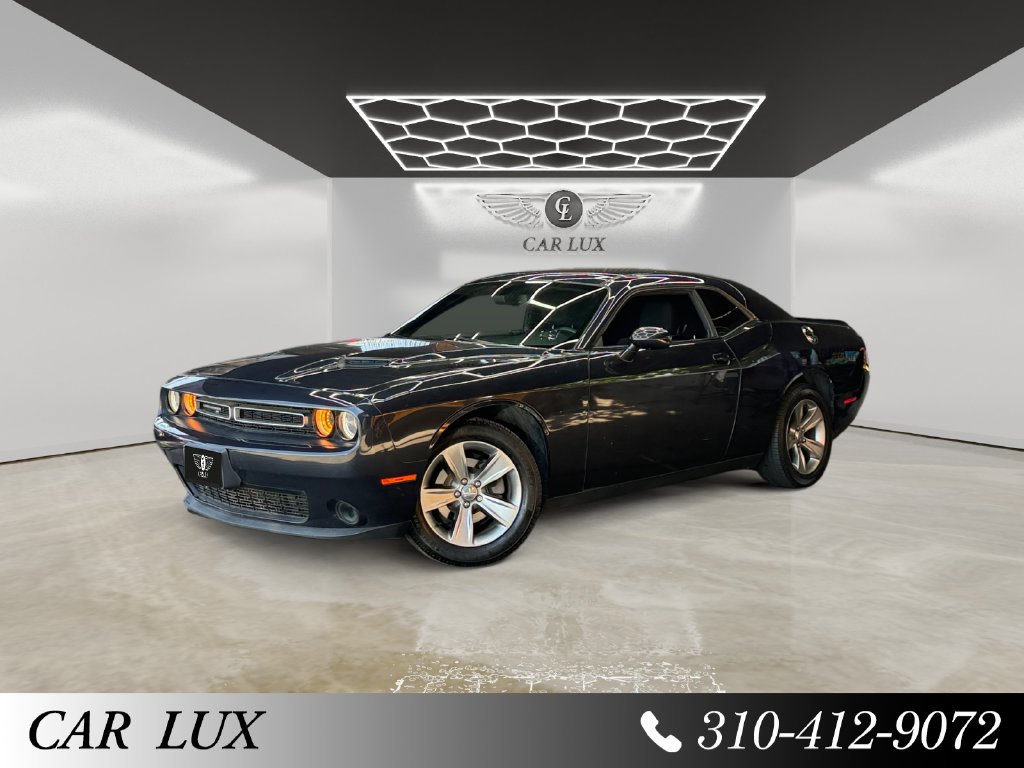 Used 2019 Dodge Challenger SXT RWD image 1