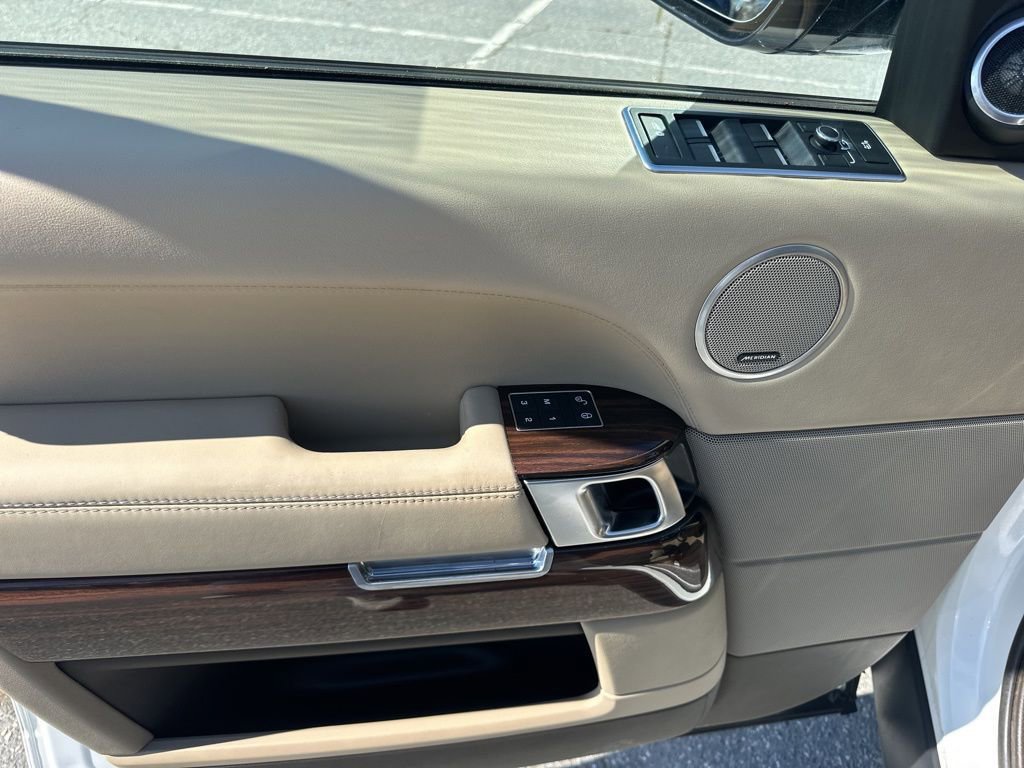 Used 2016 Land Rover Range Rover HSE image 25