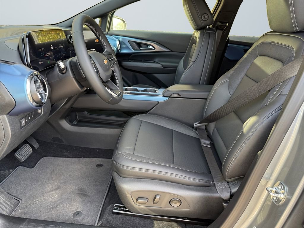 New 2026 Chevrolet Equinox EV LT image 9