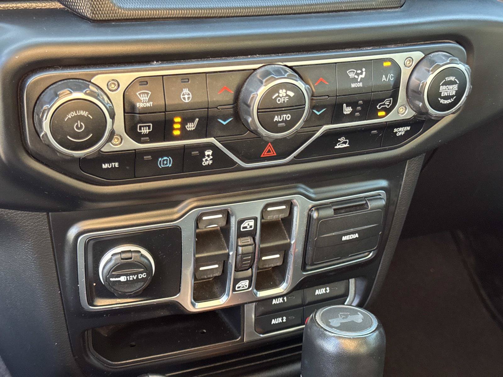 Used 2023 Jeep Wrangler Unlimited Sahara w/ Cold Weather Group AWD/4WD image 23