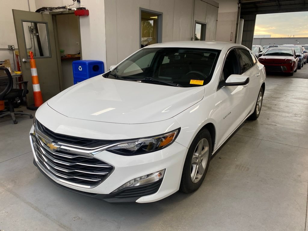 Used 2023 Chevrolet Malibu LT FWD image 2