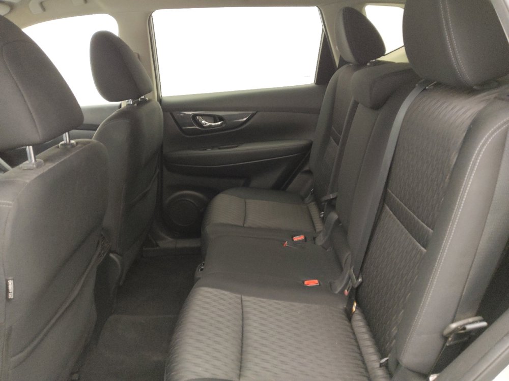 Used 2017 Nissan Rogue SV w/ SV Premium Package image 18