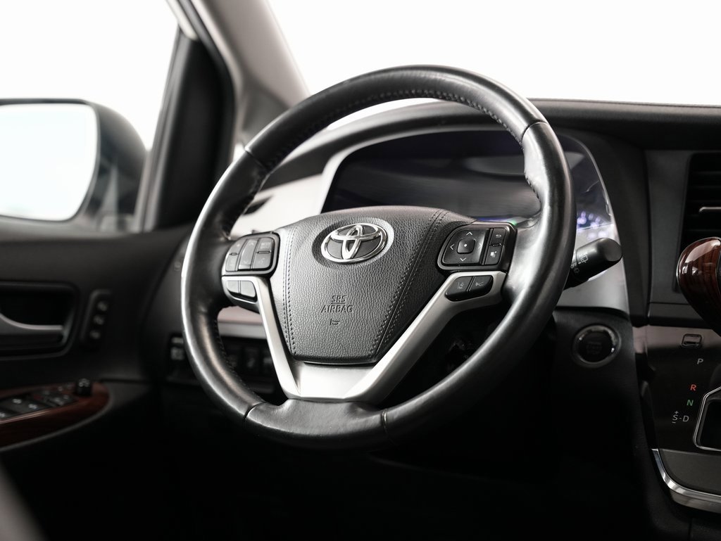 Used 2019 Toyota Sienna Limited Premium image 11