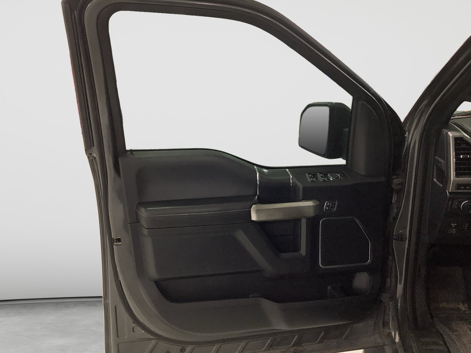 Used 2019 Ford F150 Lariat w/ Equipment Group 502A Luxury RWD image 9