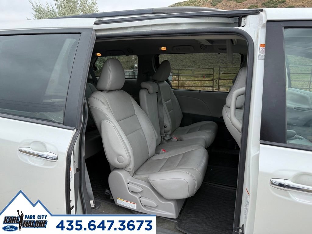 Used 2015 Toyota Sienna XLE Premium FWD image 34