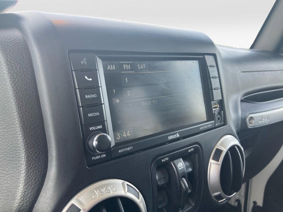 Used 2017 Jeep Wrangler Unlimited Sahara w/ Connectivity Group image 21