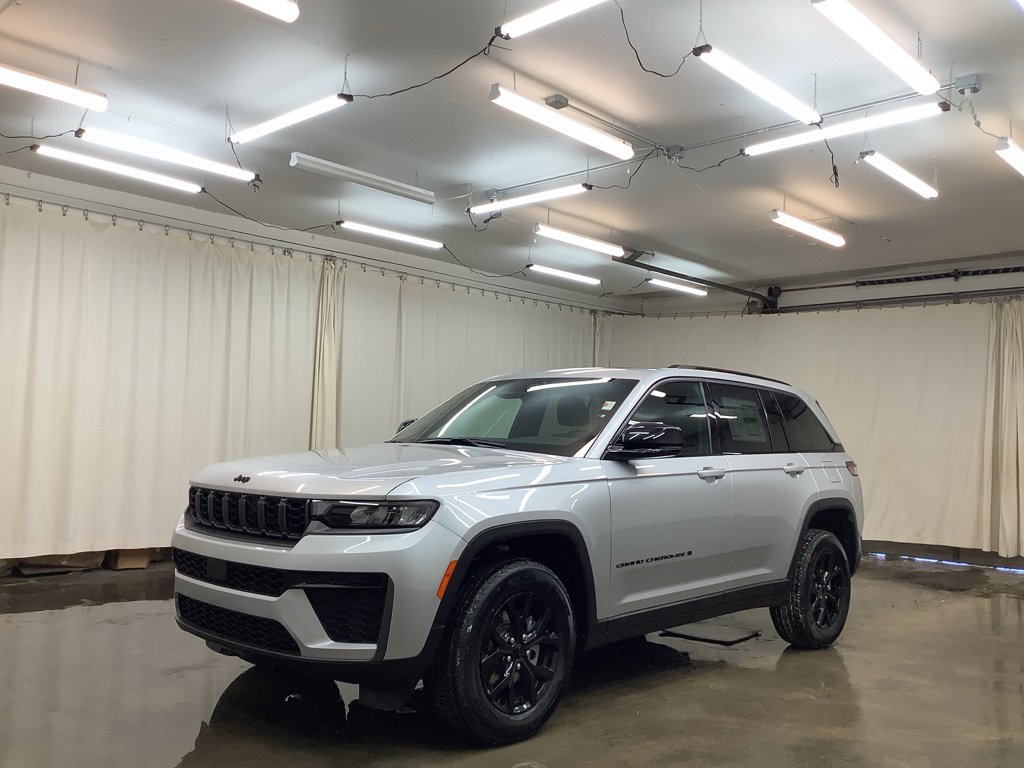 New 2026 Jeep Grand Cherokee Altitude