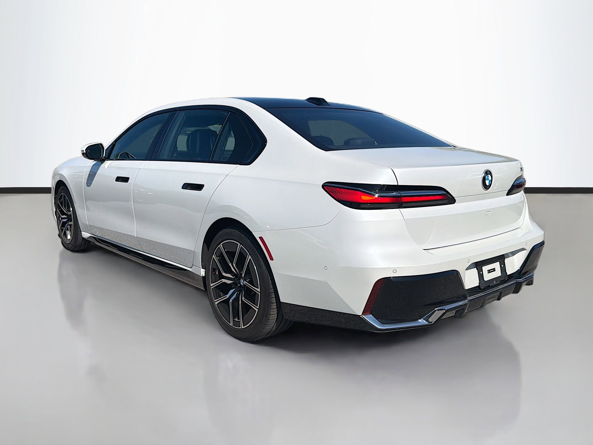 Certified 2025 BMW 740i image 6