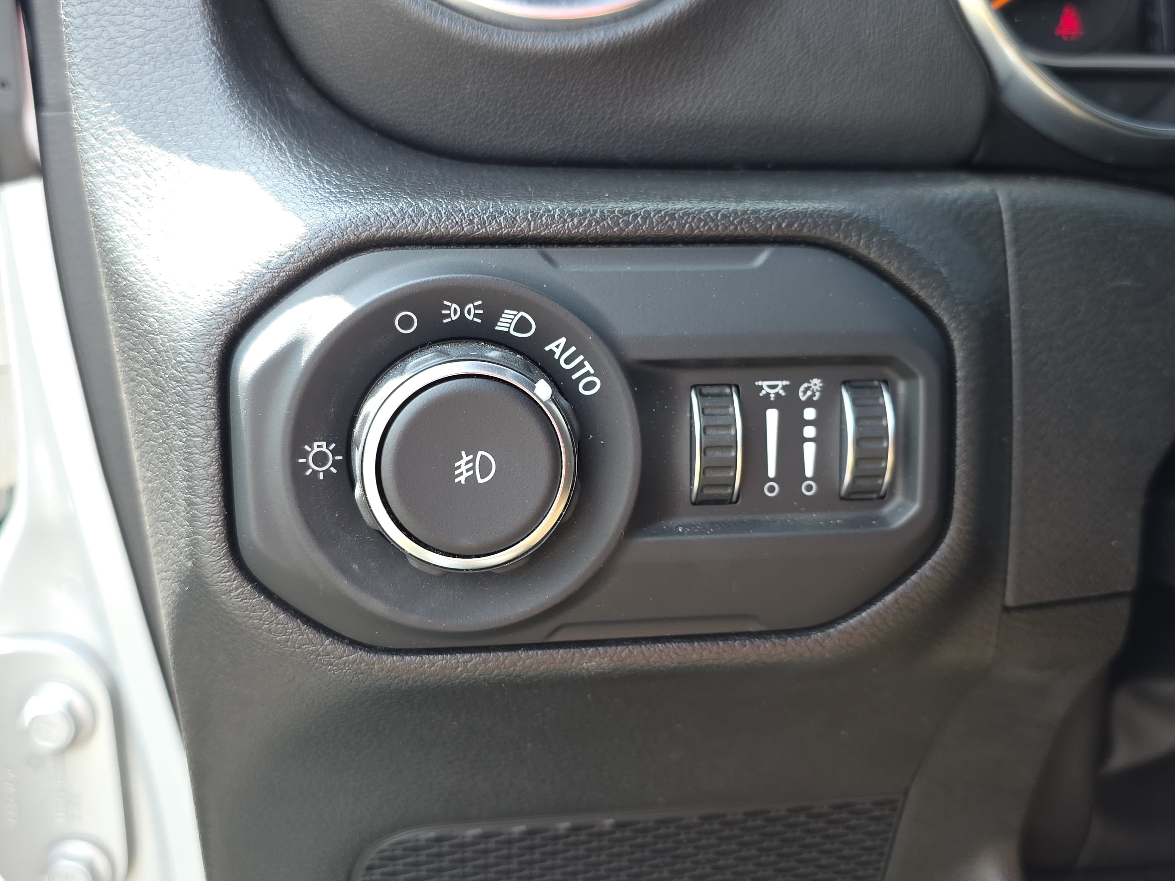 Used 2022 Jeep Wrangler Unlimited Sahara w/ LED Lighting Group AWD/4WD image 23