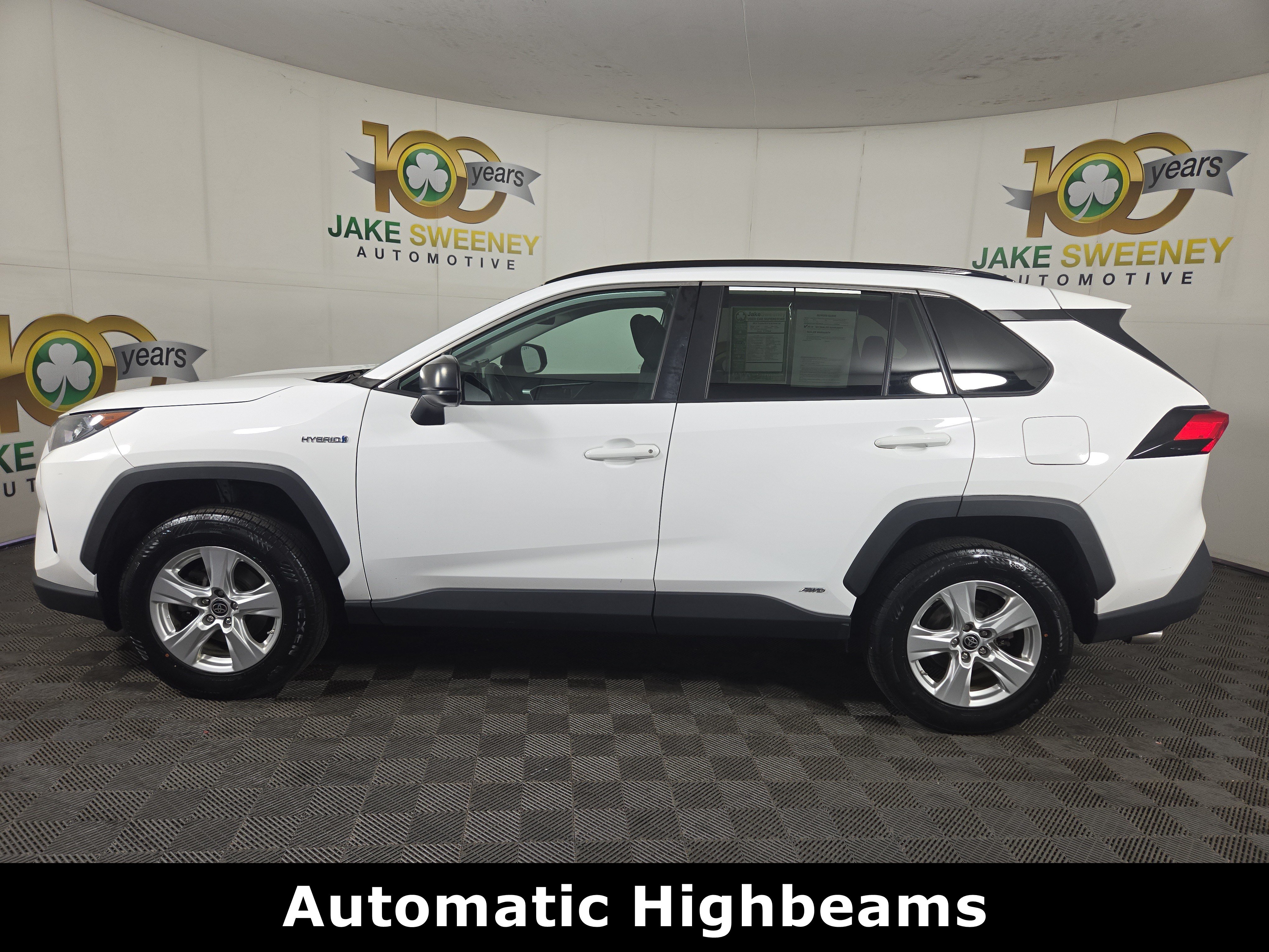 Used 2021 Toyota RAV4 LE AWD/4WD image 6