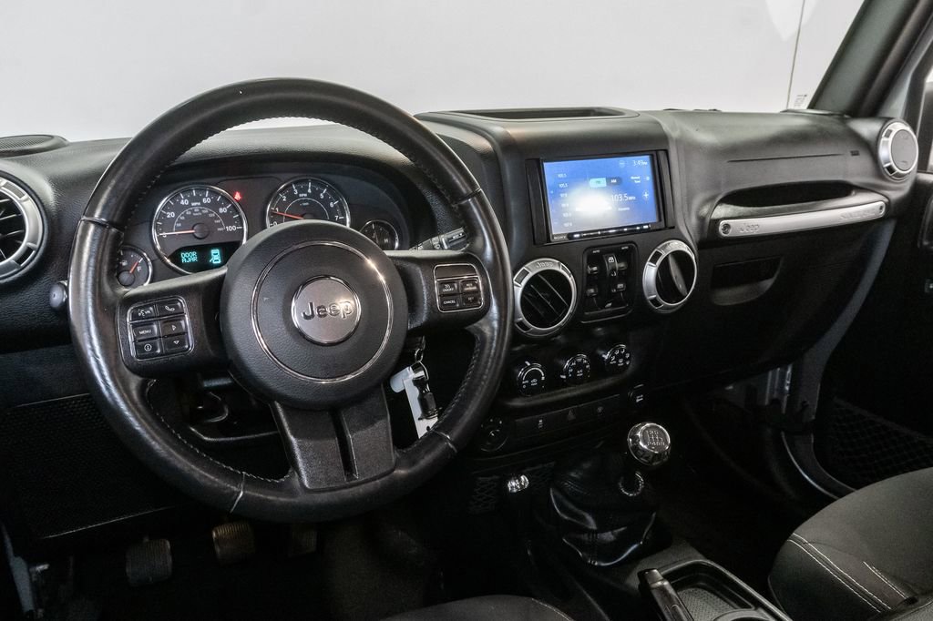 Used 2018 Jeep Wrangler Unlimited Sahara w/ Connectivity Group image 7