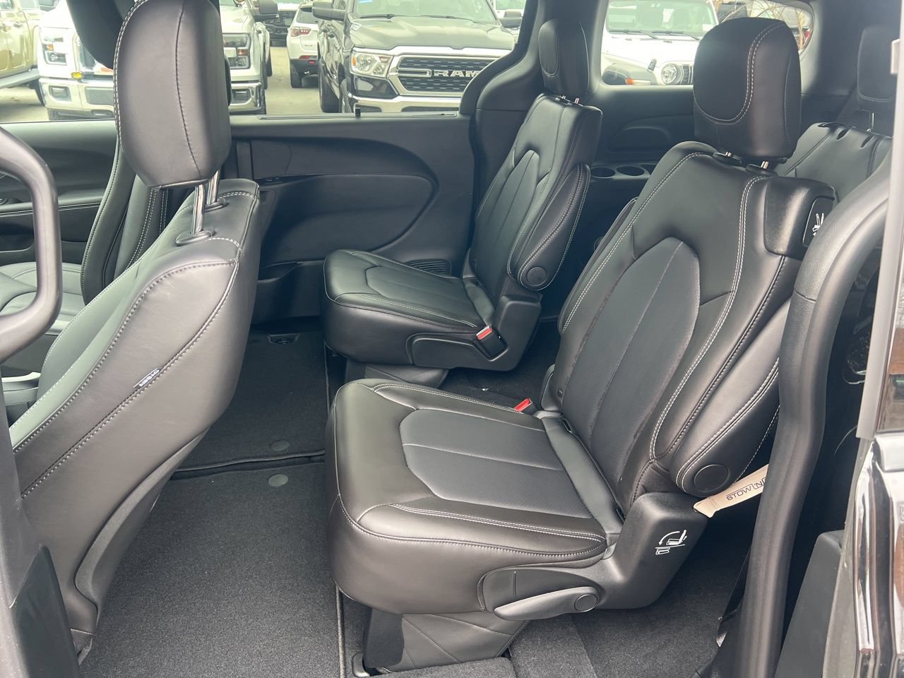 New 2026 Chrysler Pacifica Select w/ S Appearance Package FWD image 16