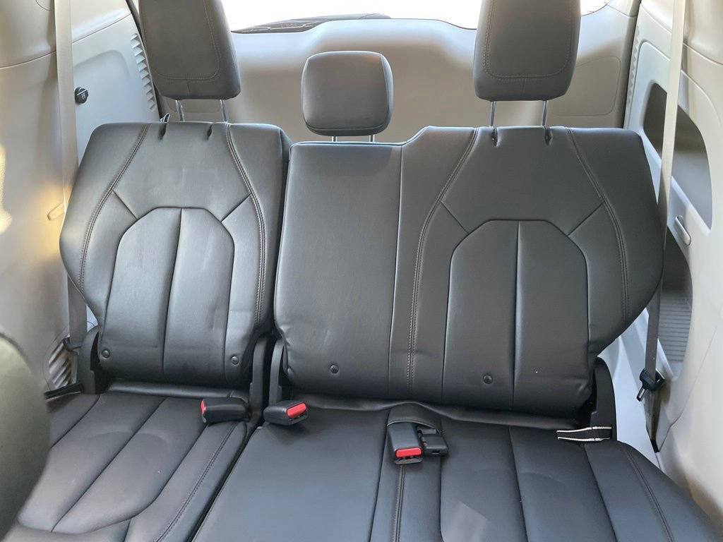 Used 2017 Chrysler Pacifica Touring-L FWD image 27