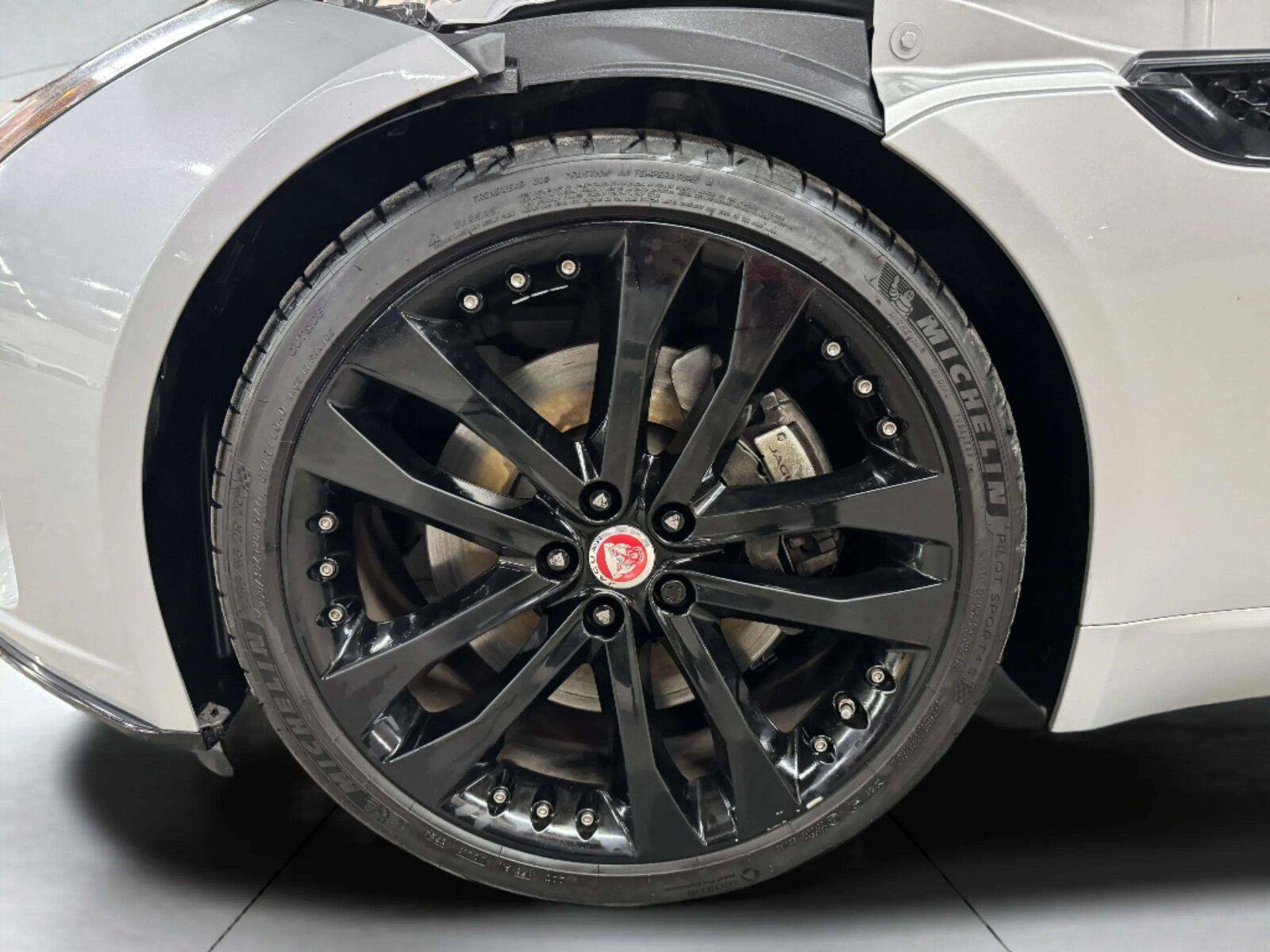Used 2019 Jaguar F-TYPE Convertible RWD image 54