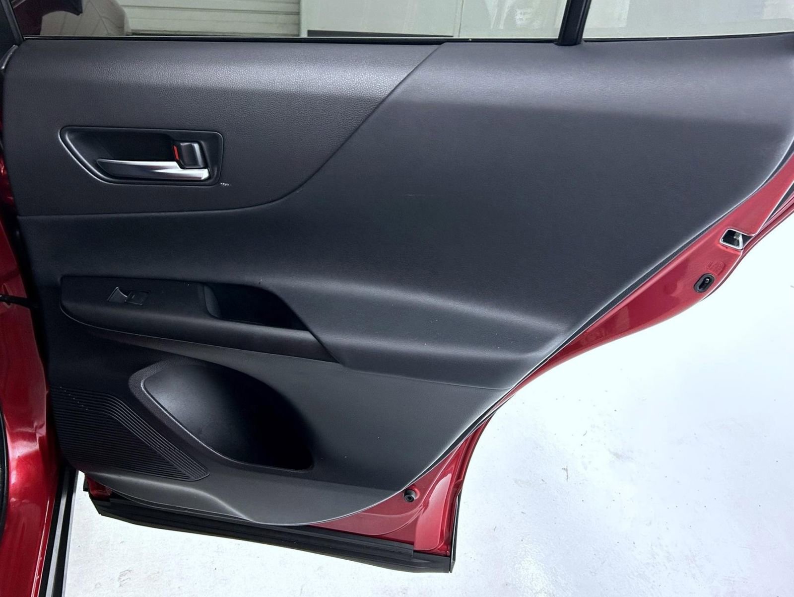 Used 2022 Toyota Venza LE image 17