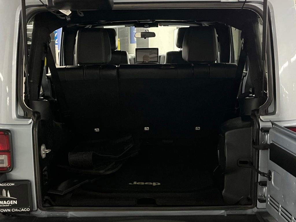 Used 2012 Jeep Wrangler Unlimited Sahara image 30