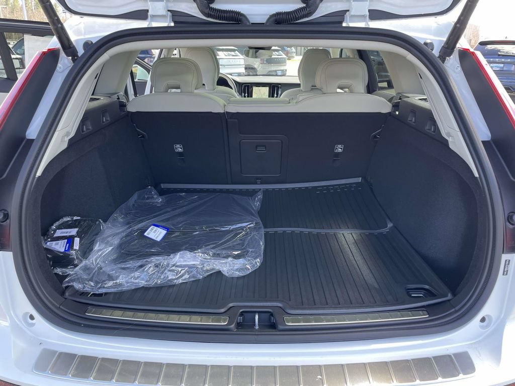 New 2026 Volvo V60 B5 Cross Country Plus w/ Protection Package Premier AWD/4WD image 30