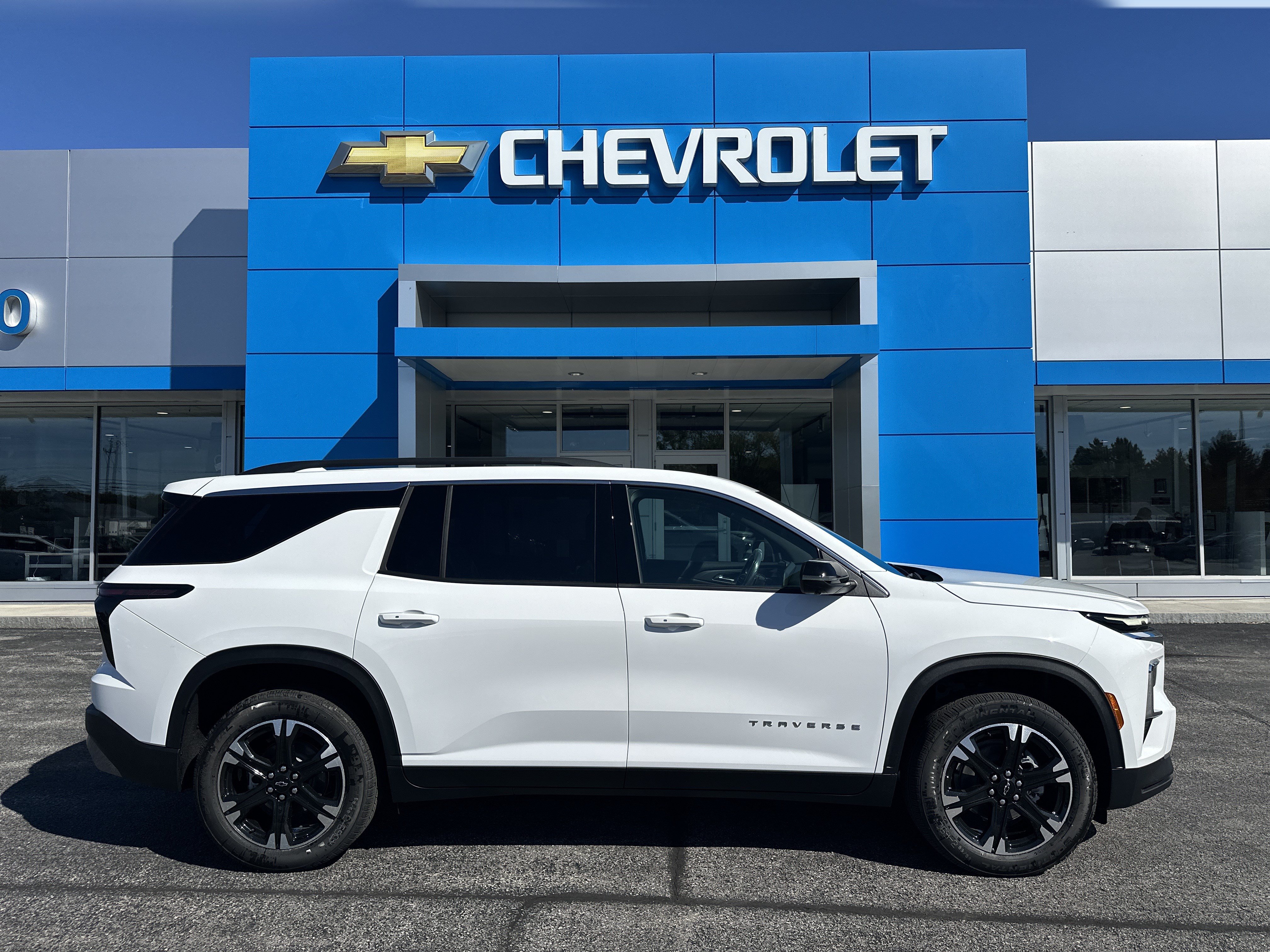 New 2027 Chevrolet Traverse LT w/ Sun and Wheel Package AWD/4WD image 1