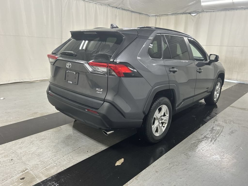 Used 2020 Toyota RAV4 XLE AWD/4WD image 2