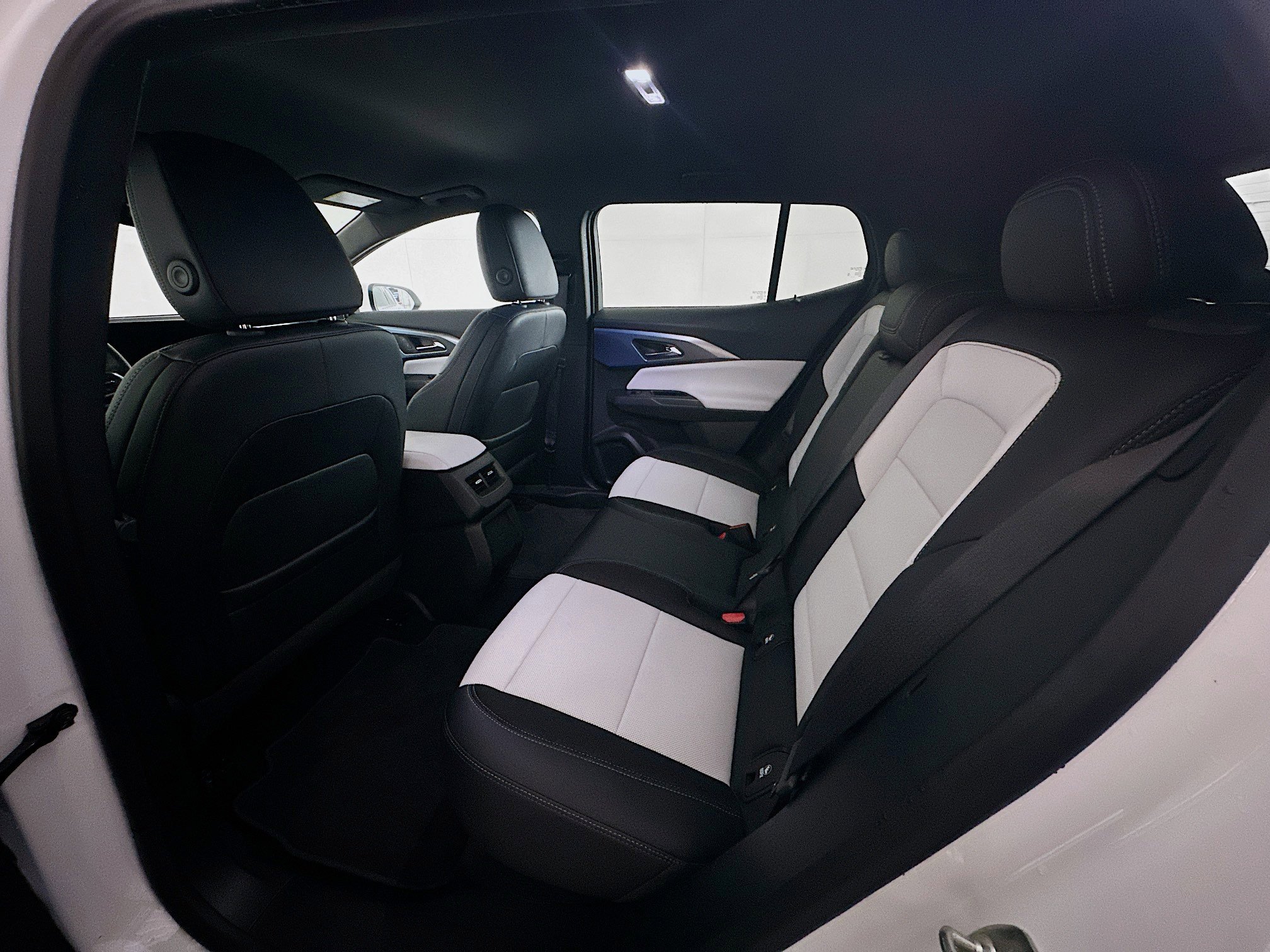 Used 2025 Chevrolet Equinox EV LT FWD image 29