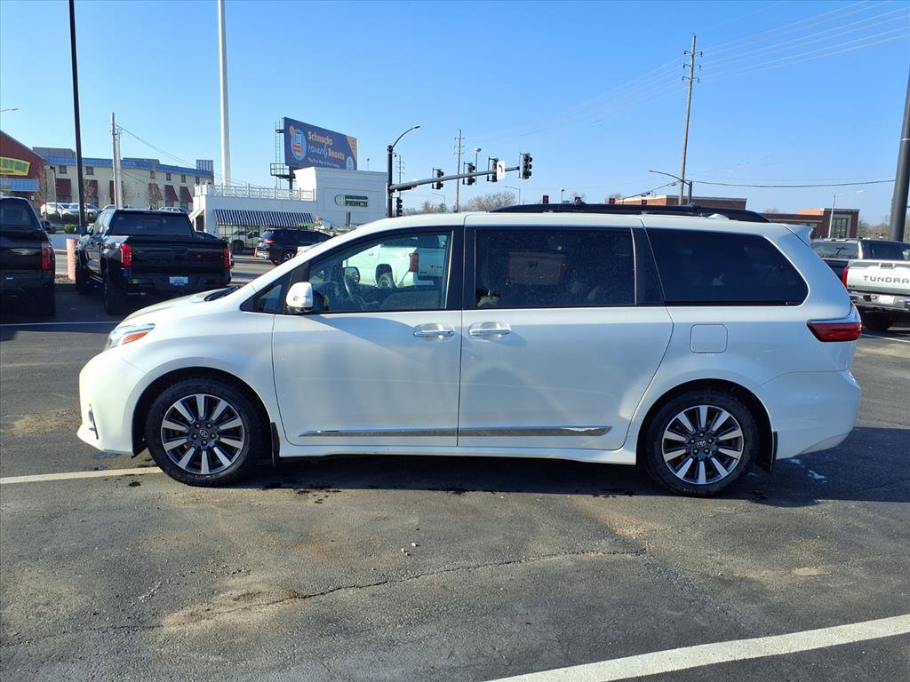 Used 2018 Toyota Sienna Limited Premium w/ Carpet Mat Package image 35