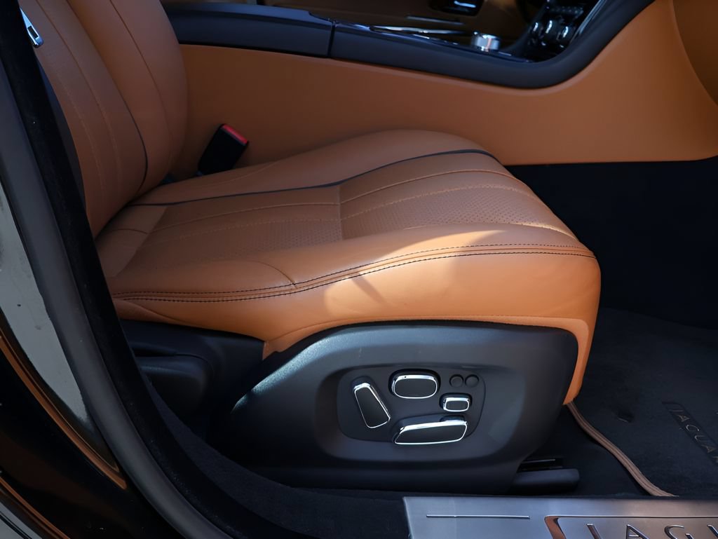 Used 2011 Jaguar XJ L RWD image 11