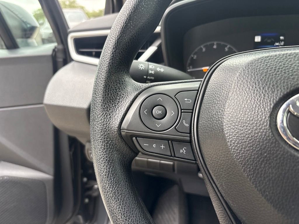 Used 2025 Toyota Corolla LE FWD image 23