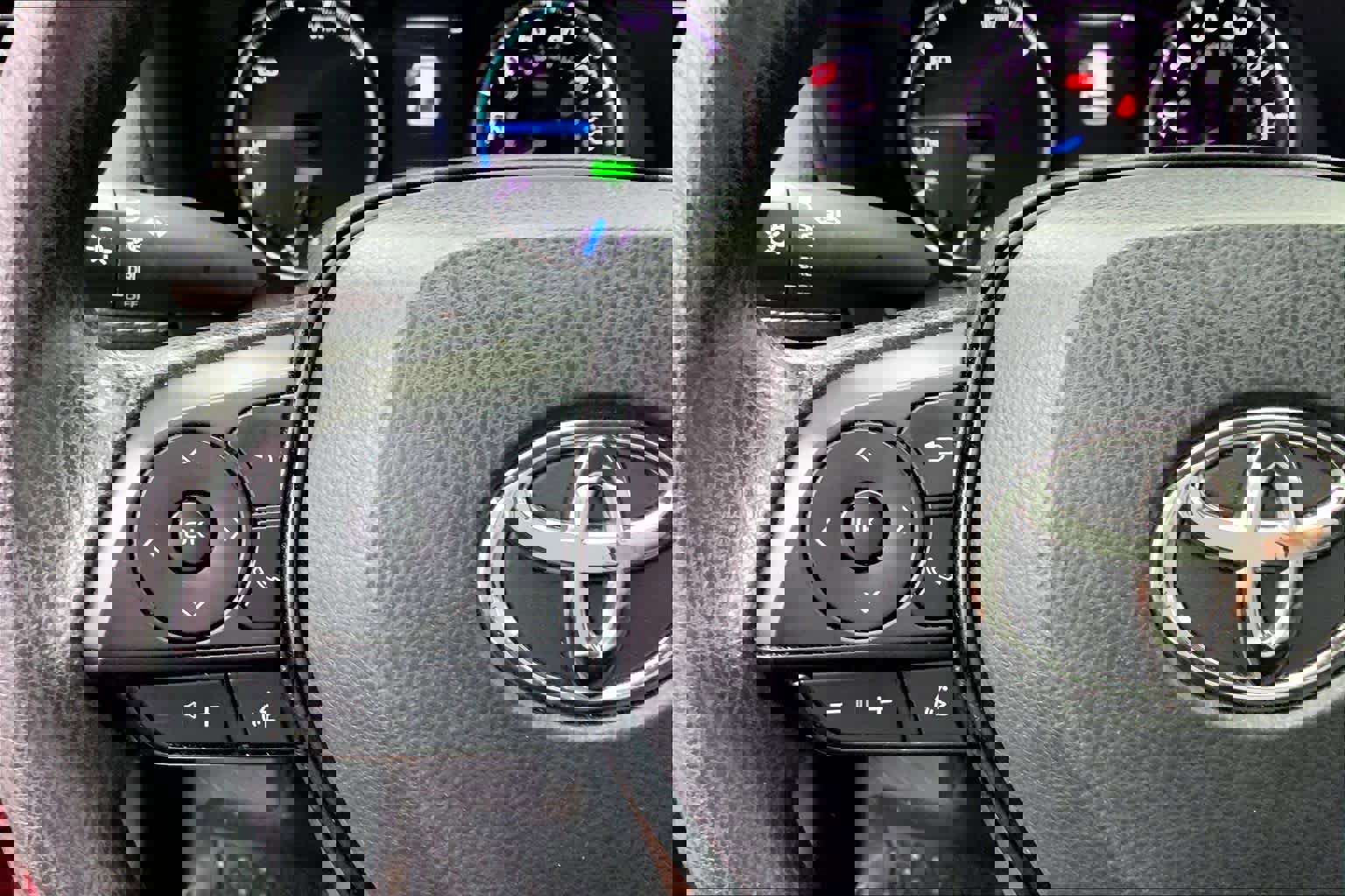 Used 2021 Toyota RAV4 LE image 24